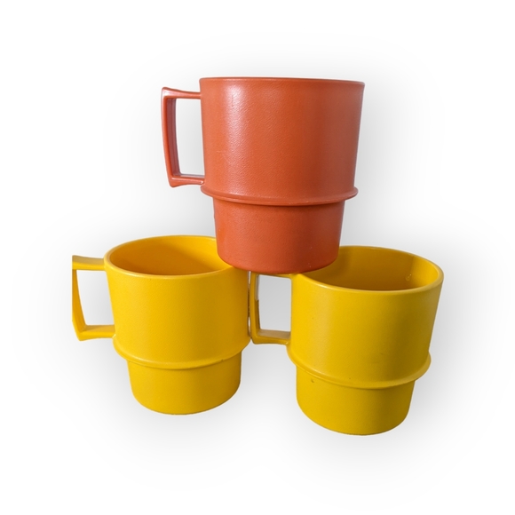 Vintage Tupperware plastic Mugs Tea Cups #1312 lot of 3 - 2 Yellow+ 1  Orange - Picture 4 of 8